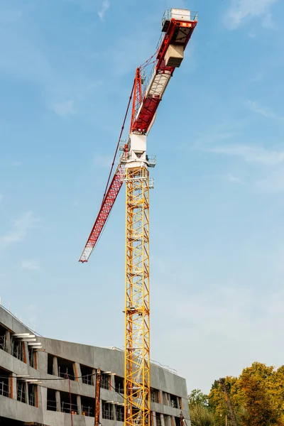 Crane over construction site — Stock Photo, Image