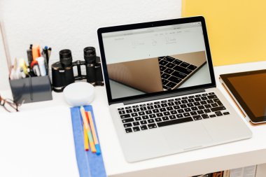 Elma elma izle, Macbook Retina ve tıbbi araştırma başlattı 