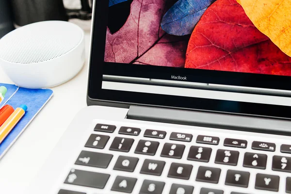 Elma elma izle, Macbook Retina ve tıbbi araştırma başlattı 
