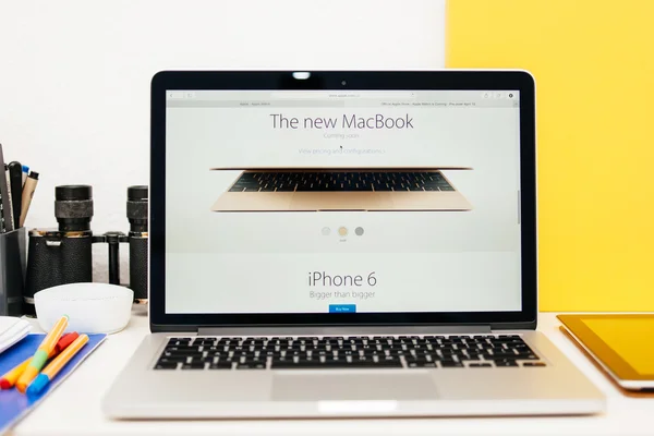 Apple lanceert Apple Watch, Macbook Retina en medisch onderzoek — Stockfoto