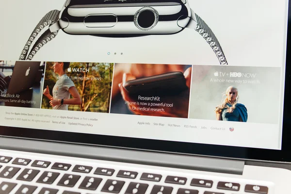 Apple lanza Apple Watch, MacBook Retina e investigación médica —  Fotos de Stock