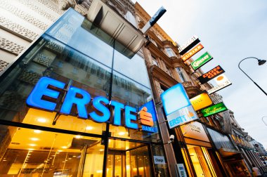 Viyana Caddesi - Merkez şube Erste Bank logosu