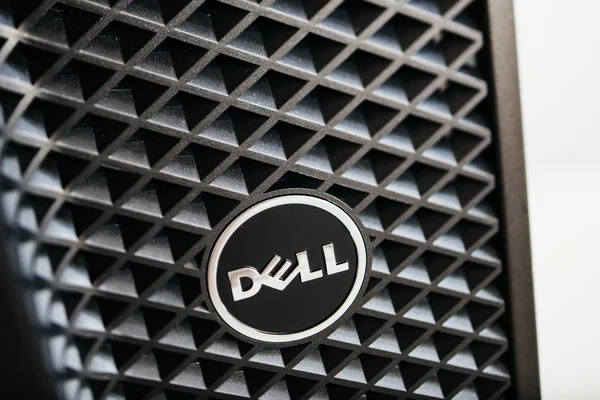 워크스테이션 컴퓨터에 Dell 컴퓨터 로고 — 스톡 사진