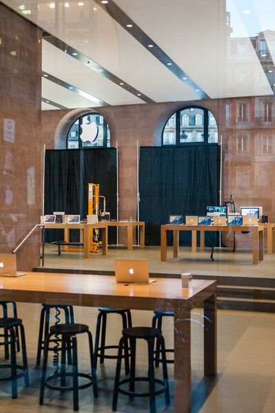 Apple Store getting ready for Apple Watch launch