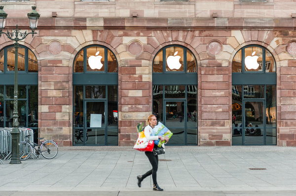 Apple Store getting ready for Apple Watch launch