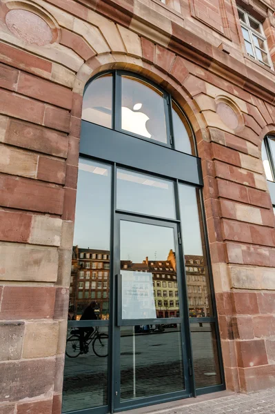 Apple Store getting ready for Apple Watch launch — Stock Photo, Image