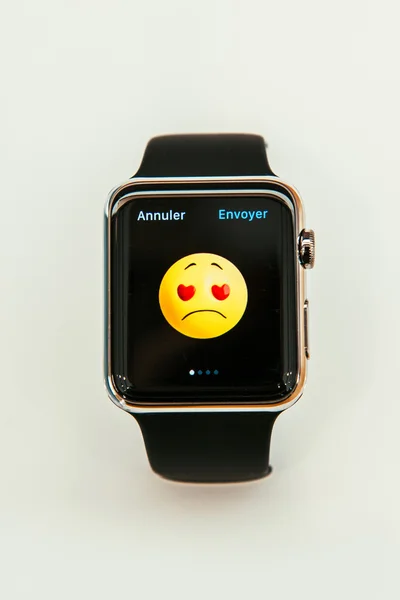 Apple Watch comienza a vender en todo el mundo - primer smartwatch desde la aplicación — Foto de Stock