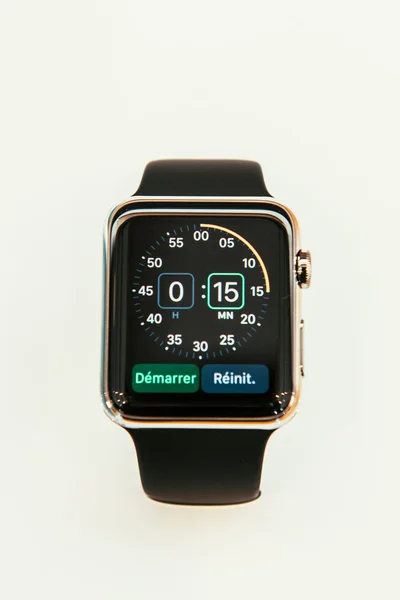 Apple Watch startet weltweiten Verkauf - erste Smartwatch per App — Stockfoto