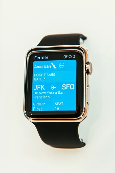 Apple Watch inizia a vendere in tutto il mondo primo smartwatch da App — Foto Stock