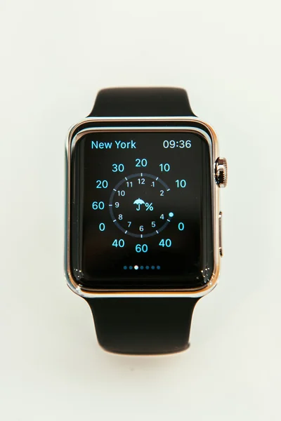 Apple Watch comienza a vender en todo el mundo - primer smartwatch desde la aplicación — Foto de Stock