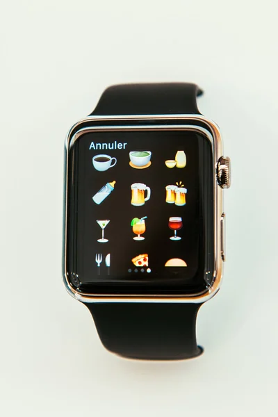 Apple Watch startet weltweiten Verkauf - erste Smartwatch per App — Stockfoto