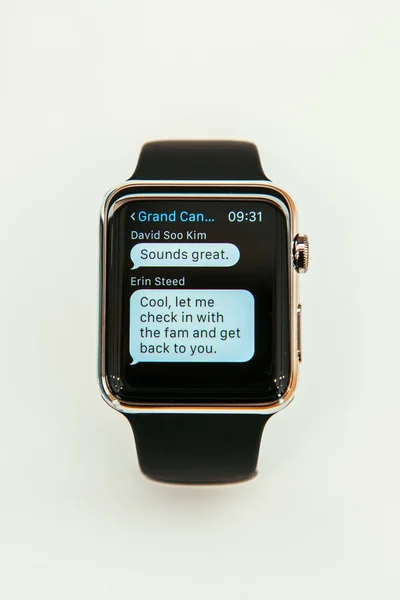 Apple Watch začíná prodávat po celém světě - první smartwatch z App — Stock fotografie