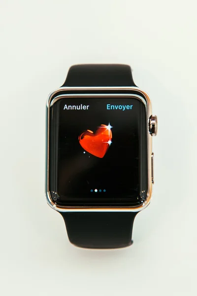 Apple Watch เริ่มจําหน่ายทั่วโลก นาฬิกาสมาร์ทวอชแรกจาก App — ภาพถ่ายสต็อก