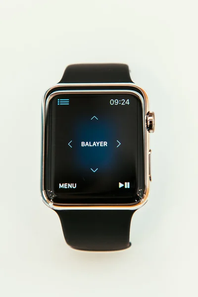 Elma izle başlar dünya çapında - ilk smartwatch App üzerinden satış — Stok fotoğraf