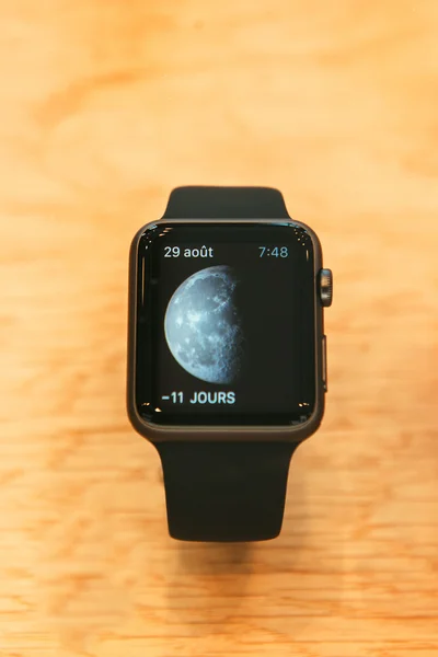 Apple Watch inizia a vendere in tutto il mondo primo smartwatch da App — Foto Stock