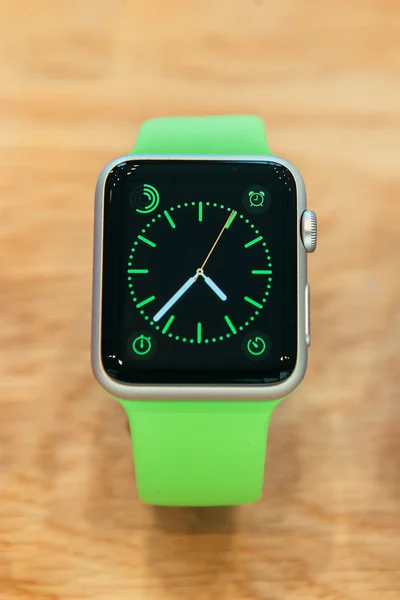 Apple Watch commence à vendre dans le monde entier - première smartwatch d'App — Photo