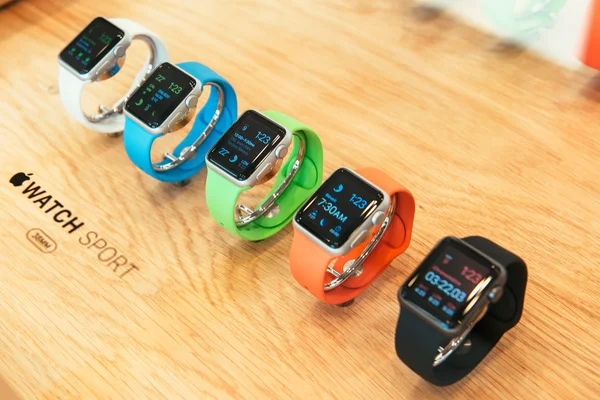 Apple Watch starts selling worldwide - first smartwatch from App — Stock Photo, Image