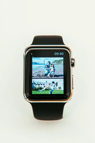 Apple Watch inizia a vendere in tutto il mondo primo smartwatch da App — Foto Stock