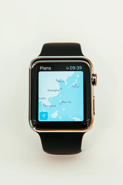 애플 시계 시작 응용 프로그램에서 첫 번째 smartwatch 전세계-판매 — 스톡 사진