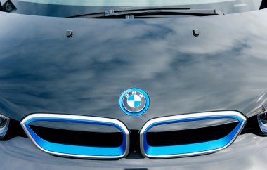 BMW elektrikli otomobil ön radyatör logosu