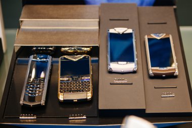 Vertu cep telefonu koleksiyonu