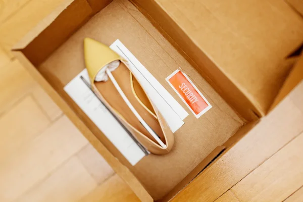 Коробка женской обуви — стоковое фото