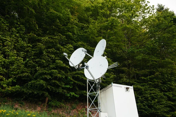 Tre parabole satellitari — Foto Stock