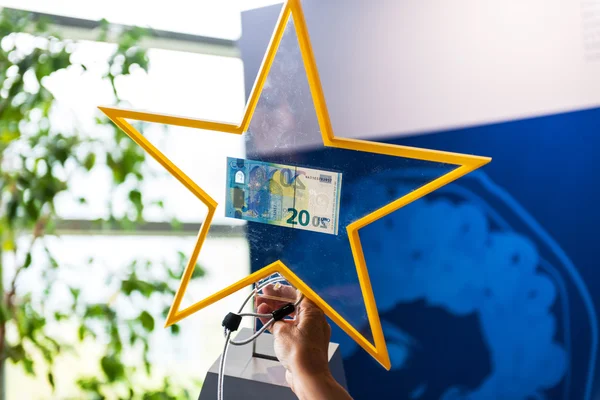 New 20 euro bill presentation — Stock Photo, Image