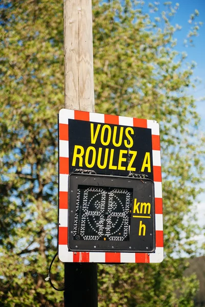 Vous Roulez A - Your Speed vehicle speed detector sig — Stock Photo, Image