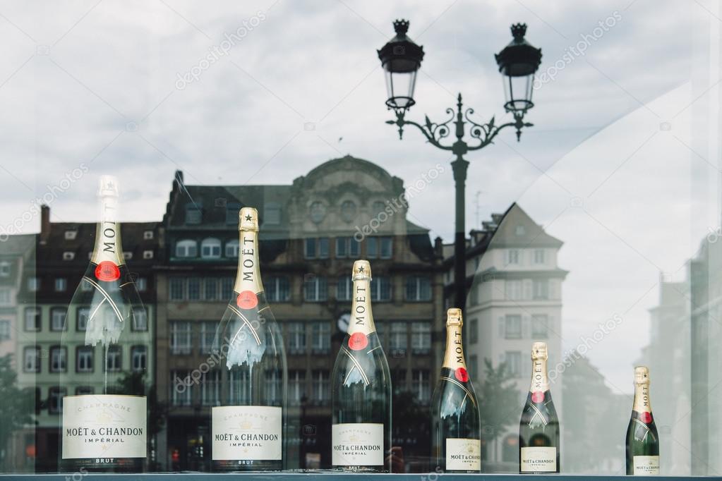 Moet & Chandon different sizes of Imperial champagne – Stock Editorial  Photo © ifeelstock #74474795