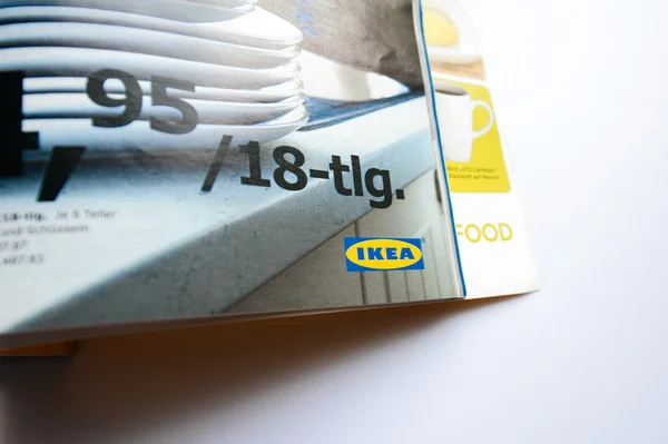 De Ikea catalogus prijs korting indicator. — Stockfoto