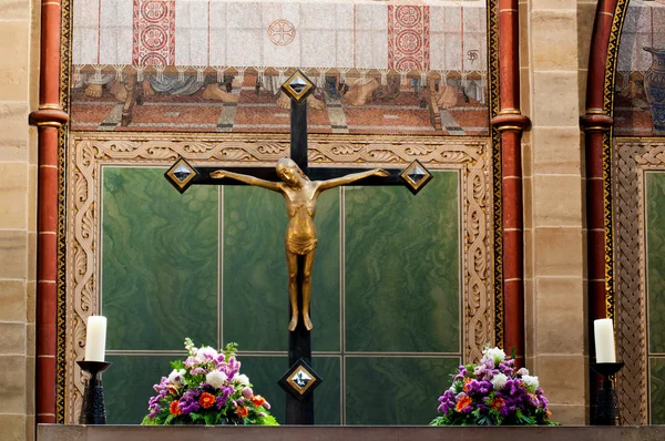 Jesus Christ on cross next to flowers — Stock Fotó