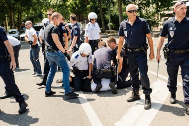 Uygur insan hakları Eylemcileri protesto