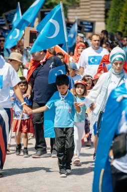 Uygur insan hakları Eylemcileri protesto