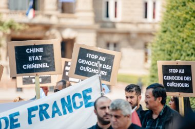 Uygur insan hakları Eylemcileri protesto