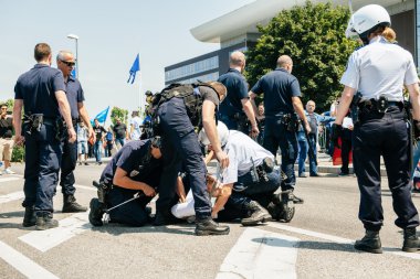 Uygur insan hakları Eylemcileri protesto