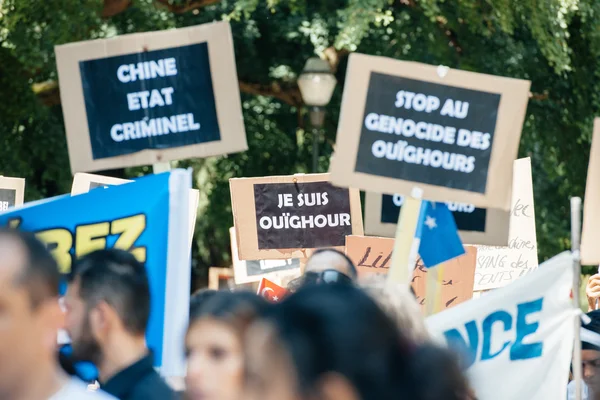 Uygur insan hakları Eylemcileri protesto