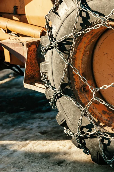 Traktör Lastiği kar zincirleri — Stok fotoğraf
