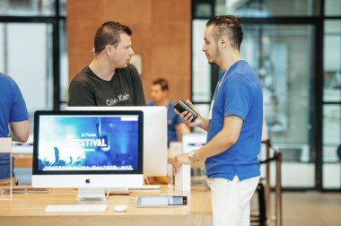 Apple genius selling first iPhone to customer