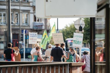 People protesting against air pollution