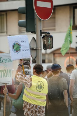 People protesting against air pollution