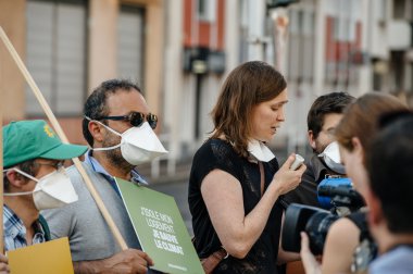 People protesting against air pollution