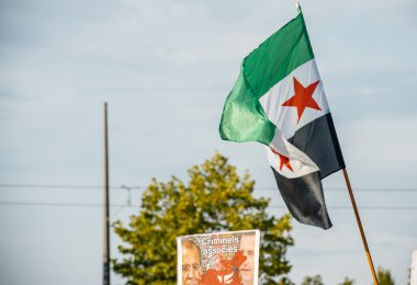 People denouncing the Syrian airstrikes on Douma 