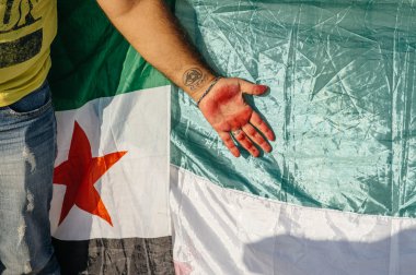 People denouncing the Syrian airstrikes on Douma 