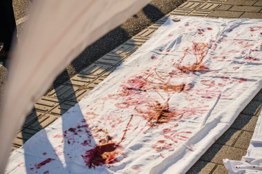 People denouncing the Syrian airstrikes on Douma 