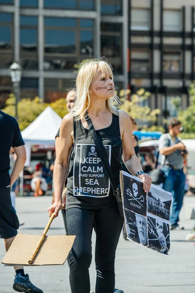 Sea Shepherd protesting against slaughter pilot whales arrest of — Stock Photo, Image