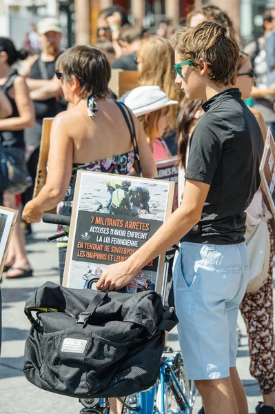 Sea Shepherd protesting against slaughter pilot whales arrest of — Stock Photo, Image