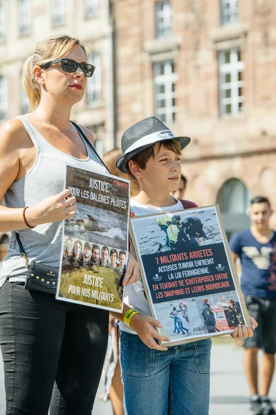 Sea Shepherd protesting against slaughter pilot whales arrest of — Stock Photo, Image