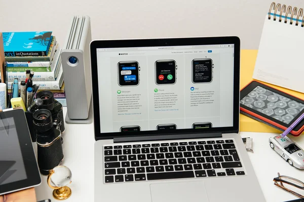 アップルコンピューター新しい ipad Pro、iphone 6 s、6 s プラスと Apple Tv — ストック写真