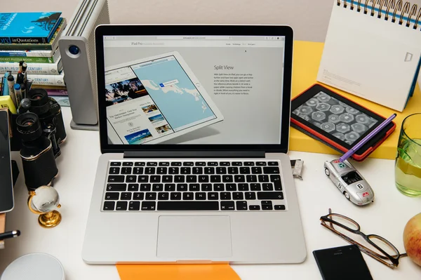 Apple Computer neue iPad Pro, iphone 6s, 6s plus und Apple tv — Stockfoto